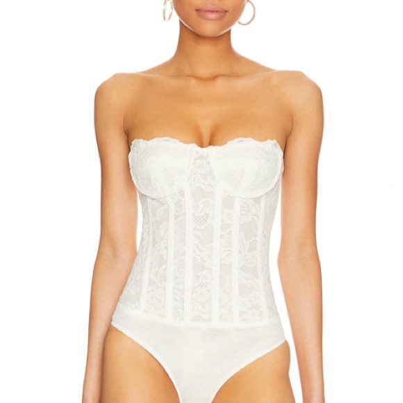 Bardot Oskar Bodysuit in White - Picture 1 of 3